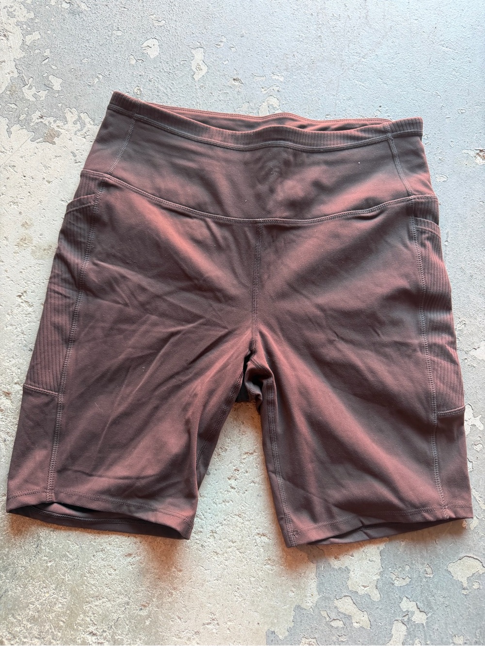 “NWOT” Women's High-Waist Mauve Active Shorts sizeM